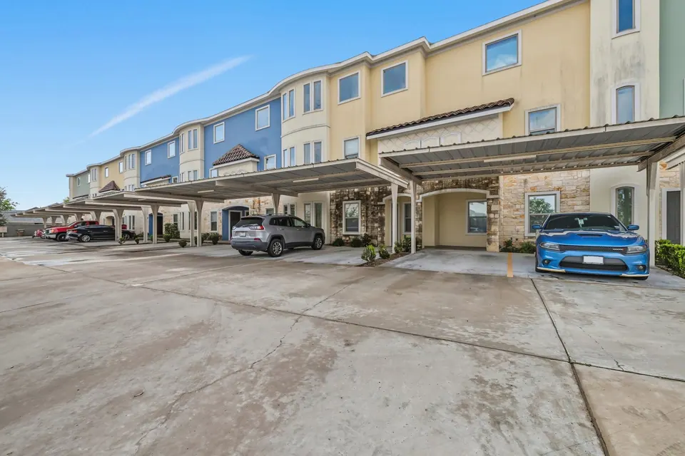 11-Unit Multifamily in Edinburg, TX, photo 1
