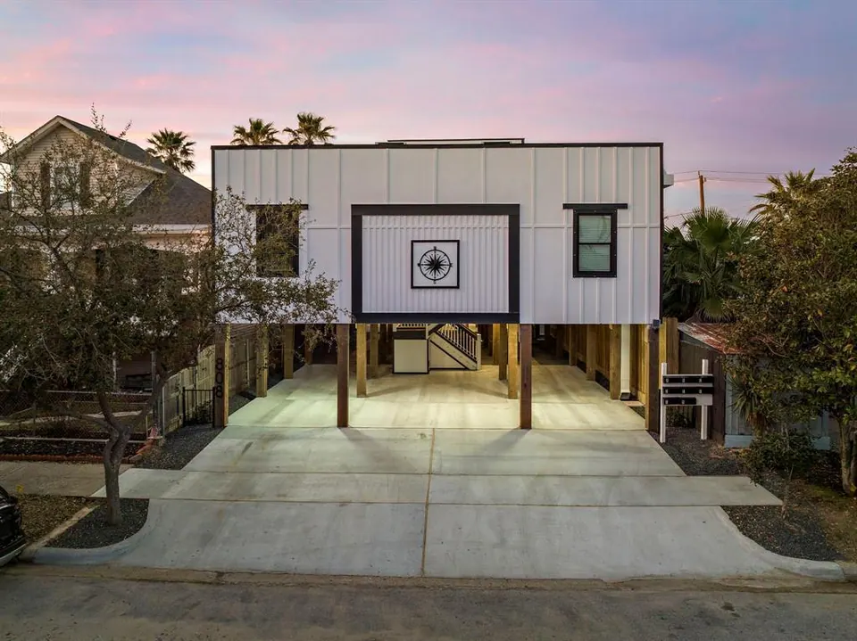 8-Unit Multifamily in Galveston, TX, photo 1