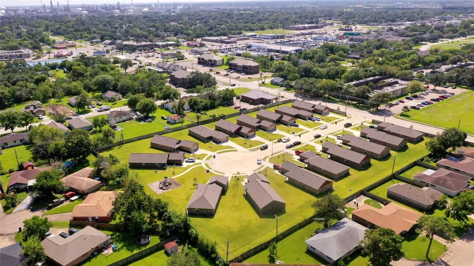 16-Unit Multifamily in Texas City, TX, photo 1