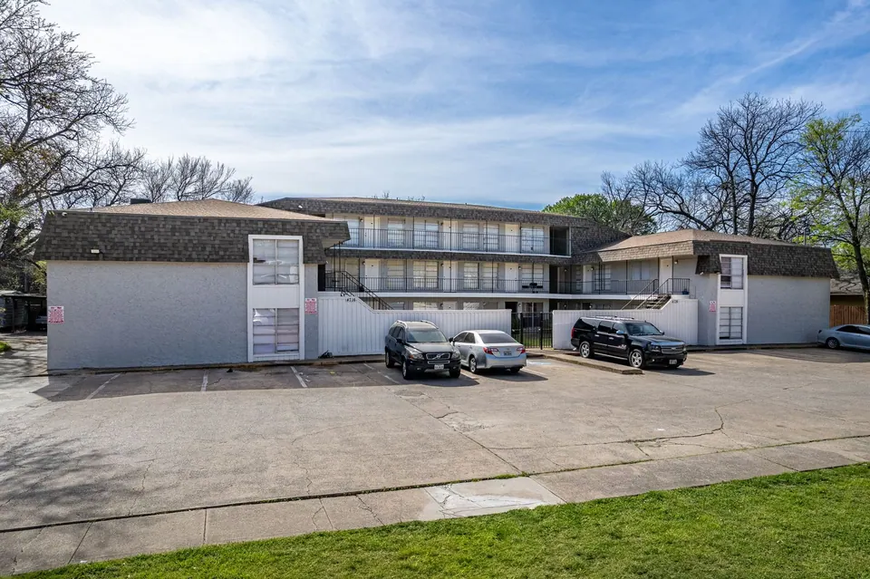 21-Unit Multifamily in Dallas, TX, photo 1