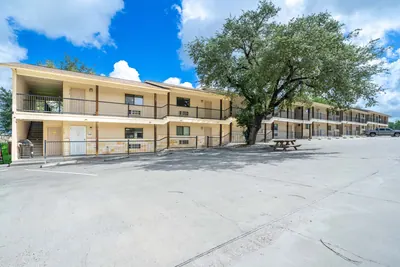 28-Unit Multifamily in Three Rivers, TX
