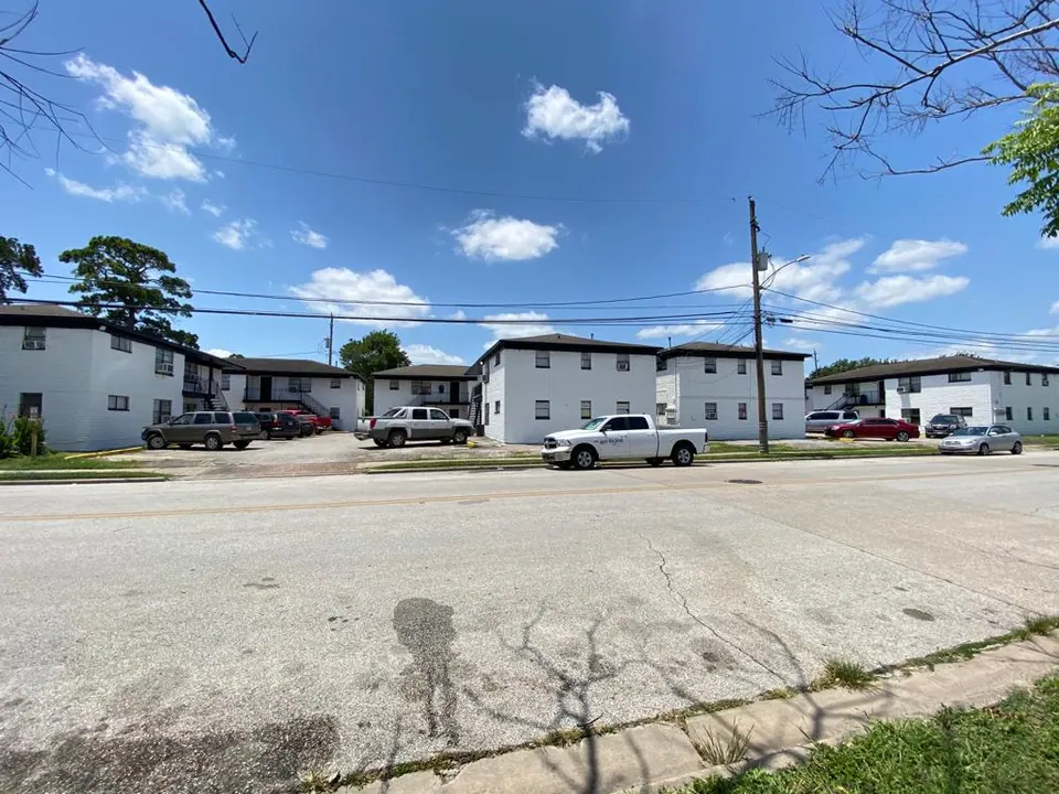 32-Unit Multifamily in Houston, TX, photo 1