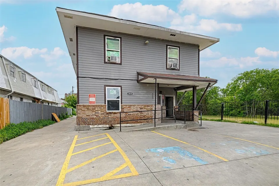 6-Unit Multifamily in Dallas, TX, photo 1