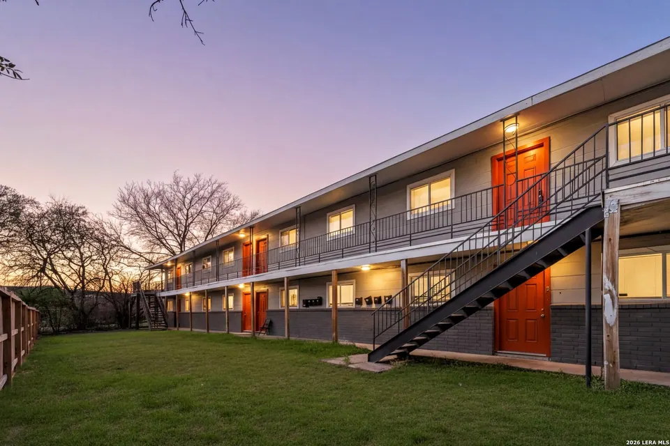 8-Unit Multifamily in San Antonio, TX, photo 1