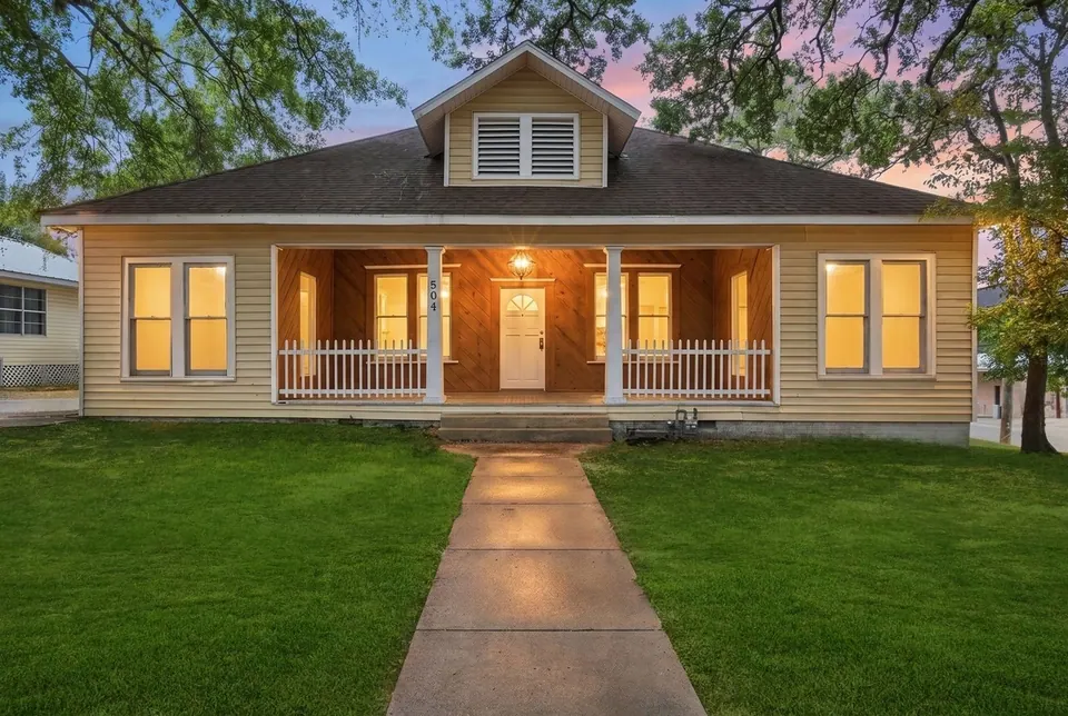 8-Unit Multifamily in Livingston, TX, photo 1