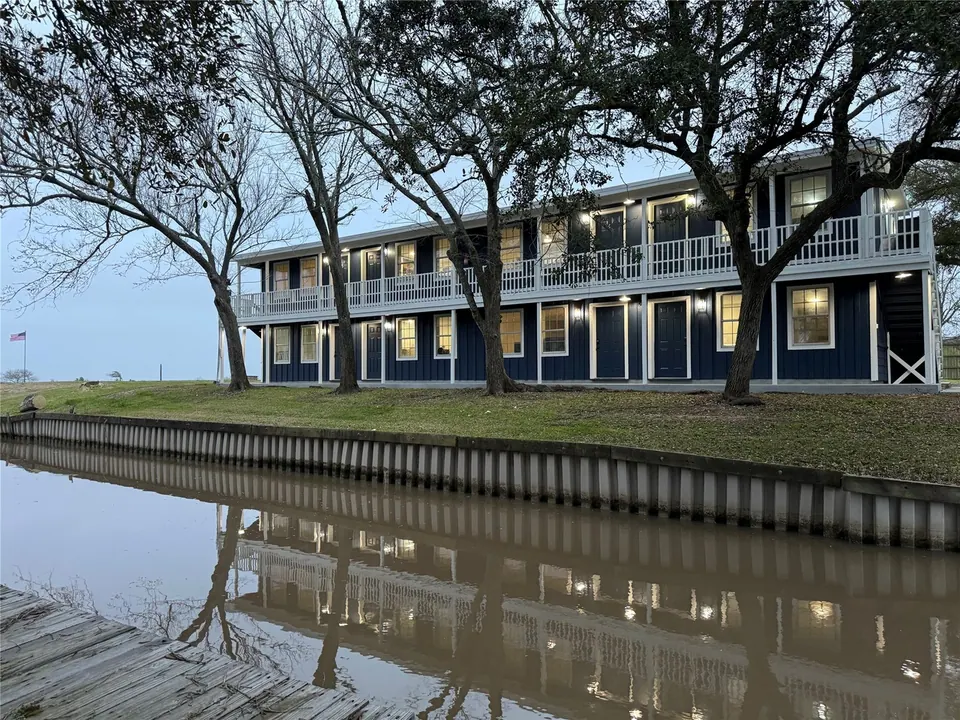 9-Unit Multifamily in Brazoria, TX, photo 1