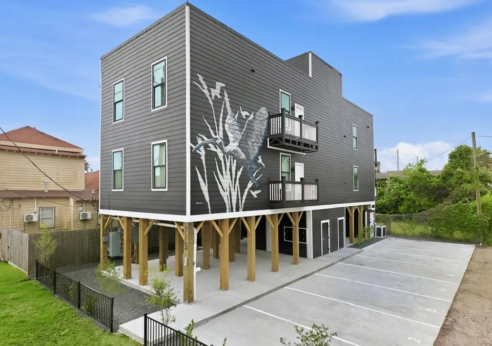 8-Unit Multifamily in Galveston, TX, photo 1