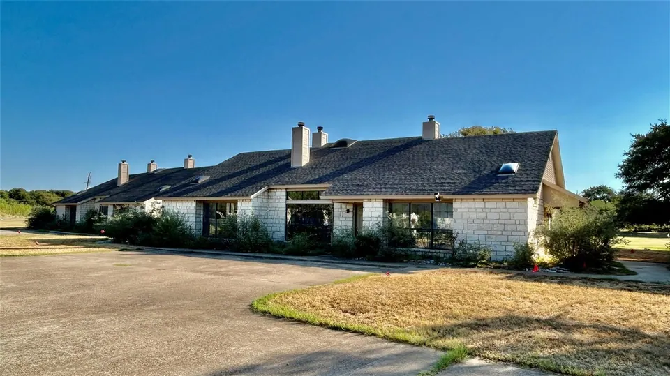 15-Unit Multifamily in Whitney, TX, photo 1