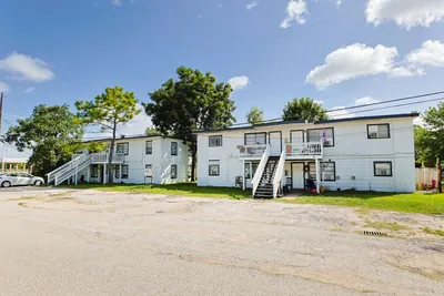 13-Unit Multifamily in Dickinson, TX