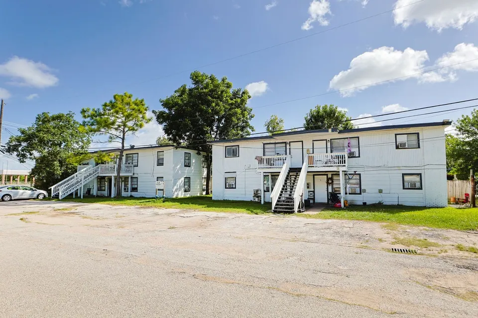 13-Unit Multifamily in Dickinson, TX, photo 1