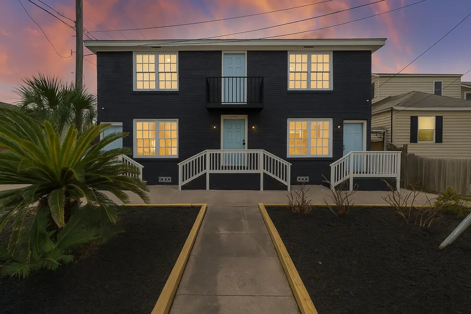 8-Unit Multifamily in Galveston, TX, photo 1