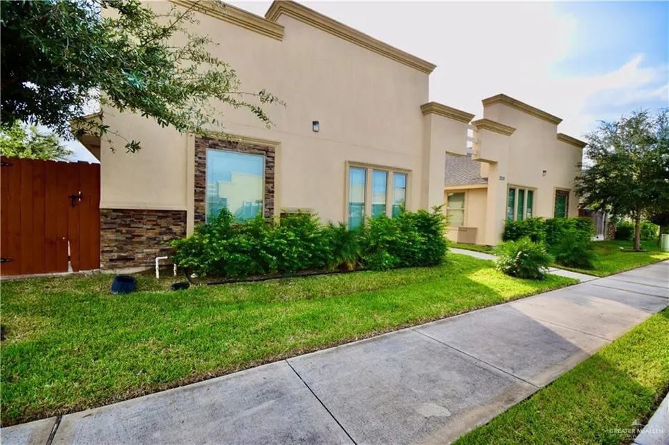 8-Unit Multifamily in Edinburg, TX, photo 1