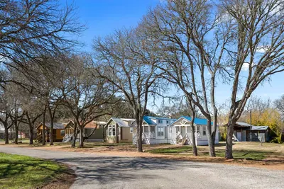 6-Unit Multifamily in Staples, TX