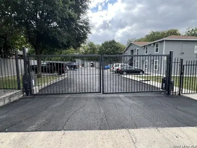 8-Unit Multifamily in San Antonio, TX, photo 1