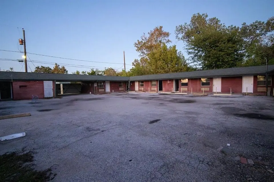 16-Unit Multifamily in Houston, TX, photo 1