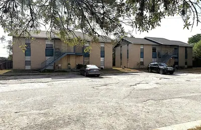 12-Unit Multifamily in Beeville, TX, photo 1
