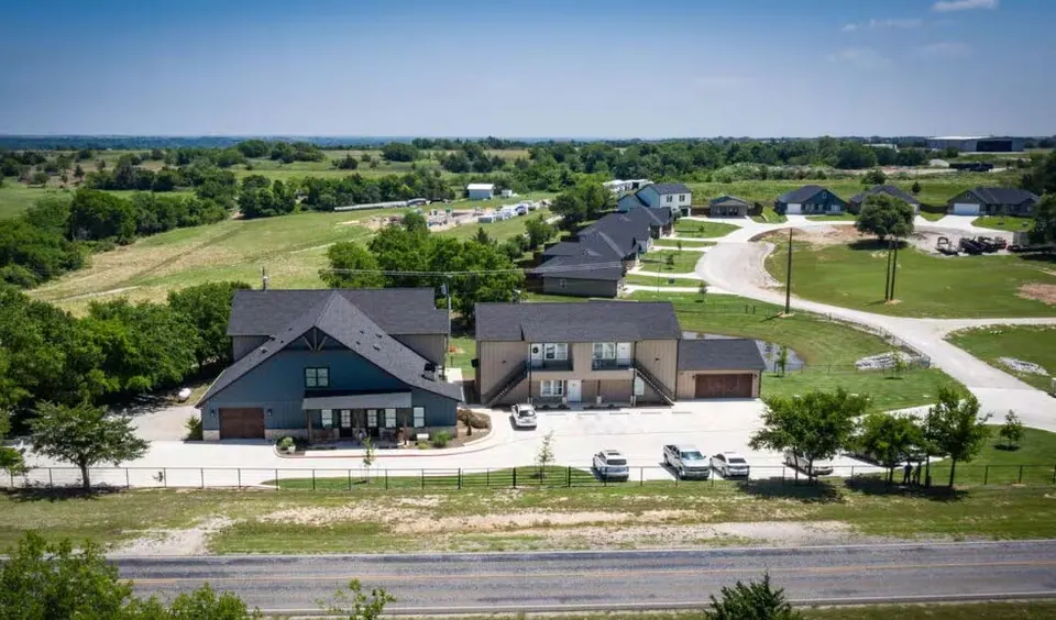 25-Unit Multifamily in Decatur, TX, photo 1