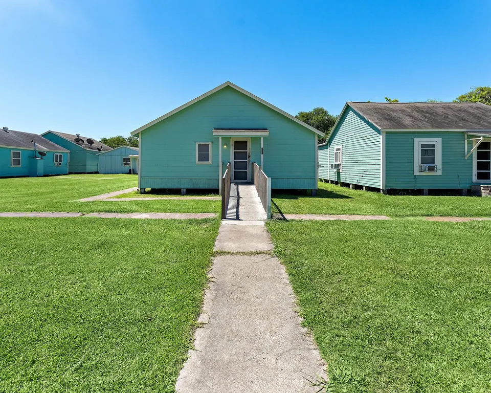 11-Unit Multifamily in Texas City, TX, photo 1