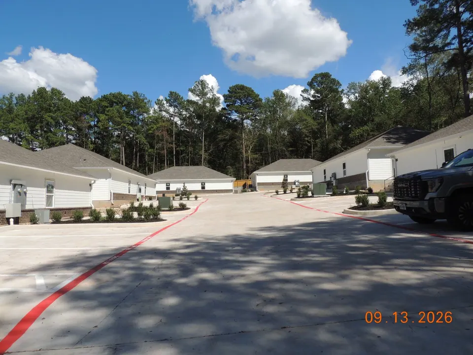 16-Unit Multifamily in Huntsville, TX, photo 1