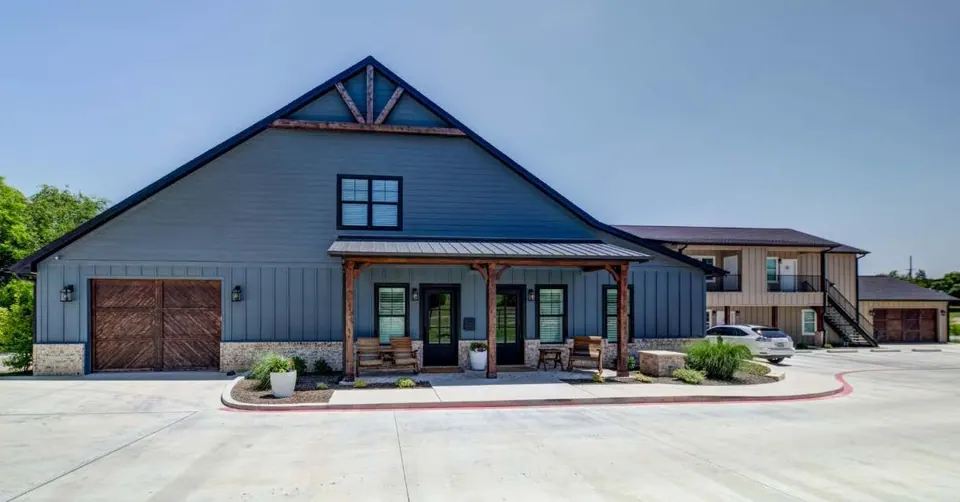 16-Unit Multifamily in Decatur, TX, photo 1