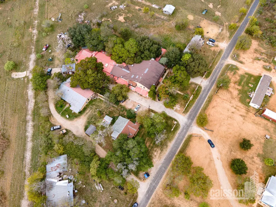 28-Unit Multifamily in Devine, TX, photo 1