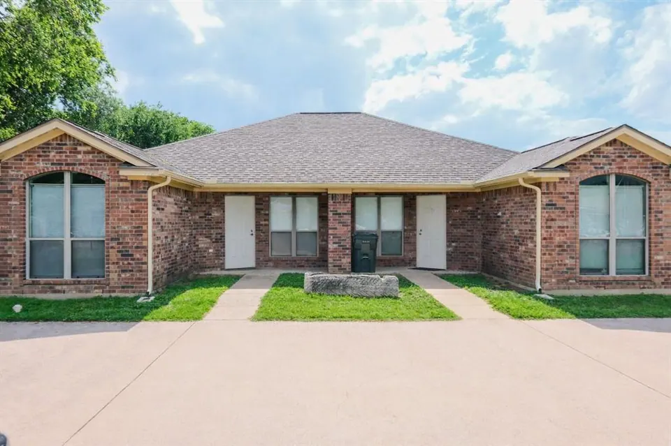 16-Unit Multifamily in Franklin, TX, photo 1
