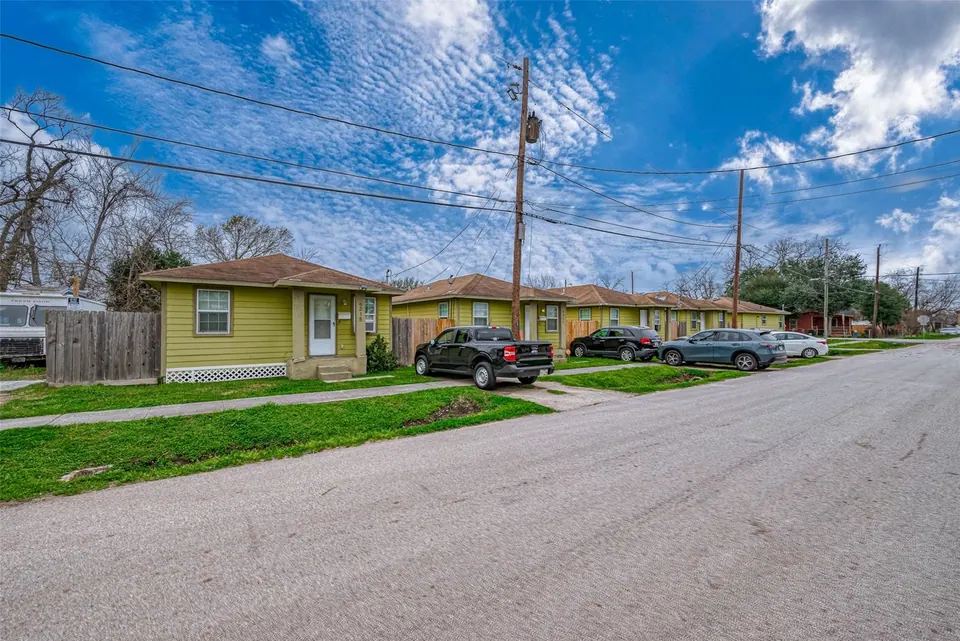 7-Unit Multifamily in Houston, TX, photo 1
