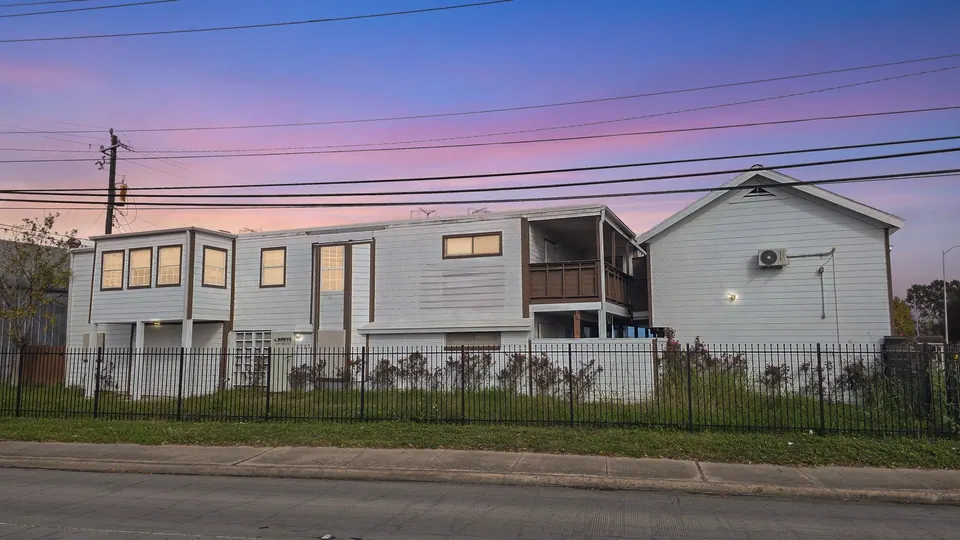9-Unit Multifamily in Houston, TX, photo 1
